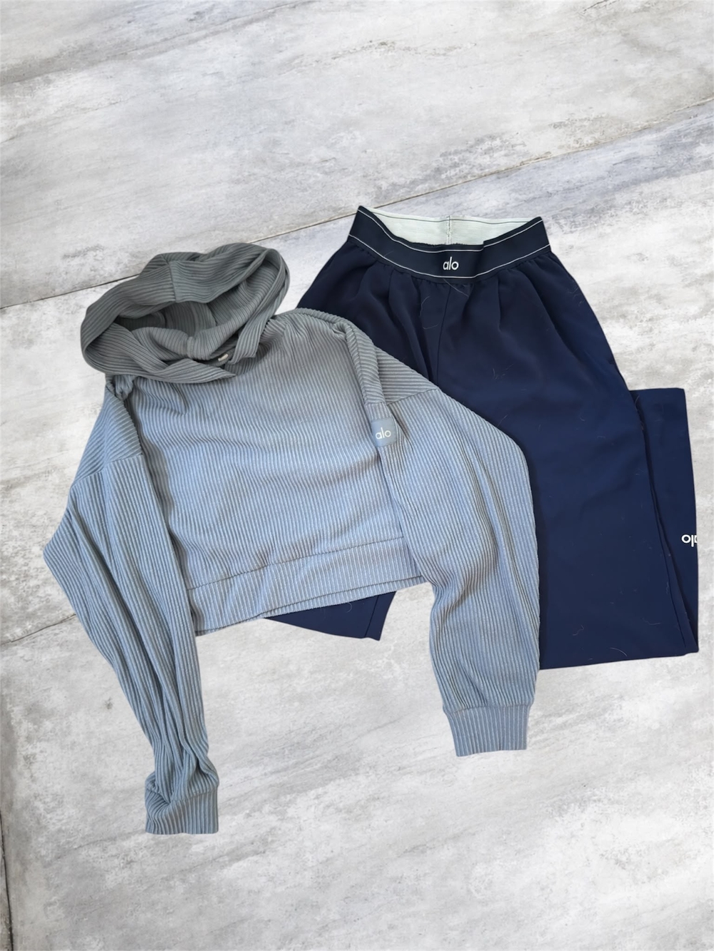 ALO Yoga  Ribbed Cropped Hoodie in Grey with Navy Pants